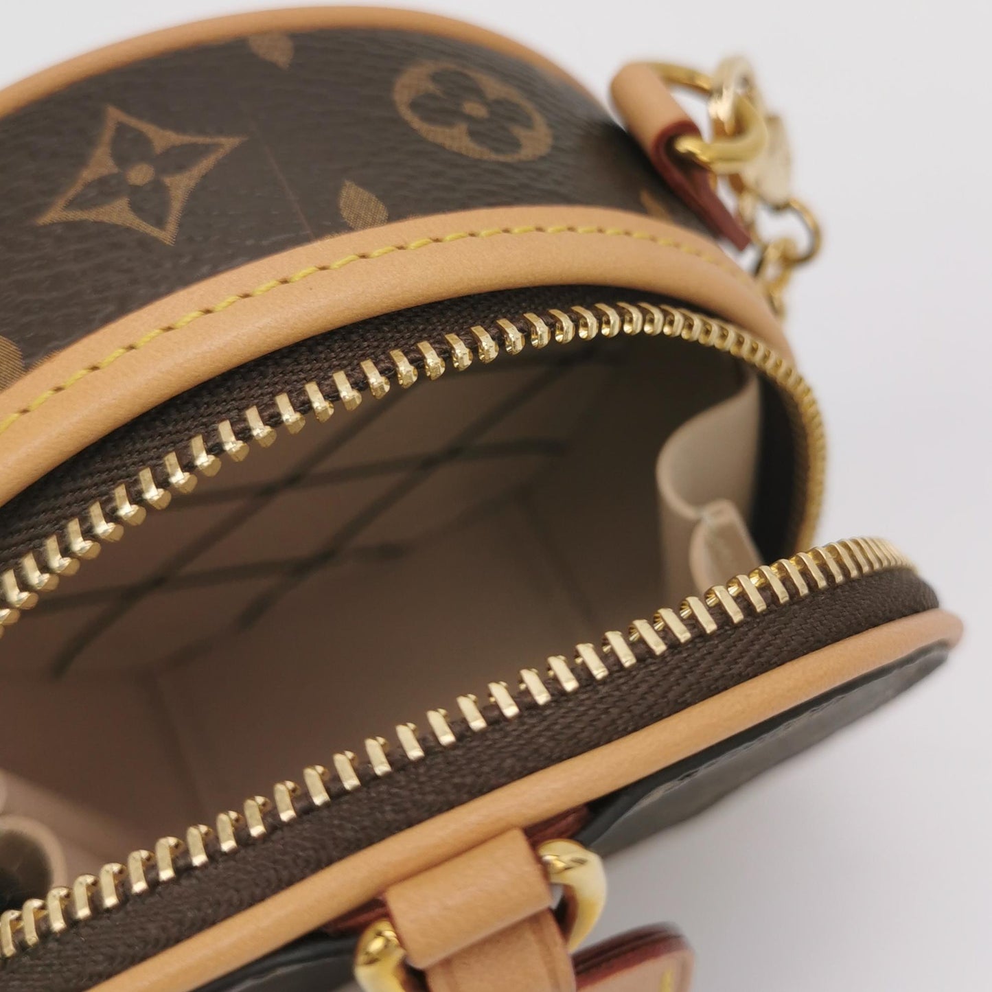 LOUIS VUITTON BOITE CHAPEAU