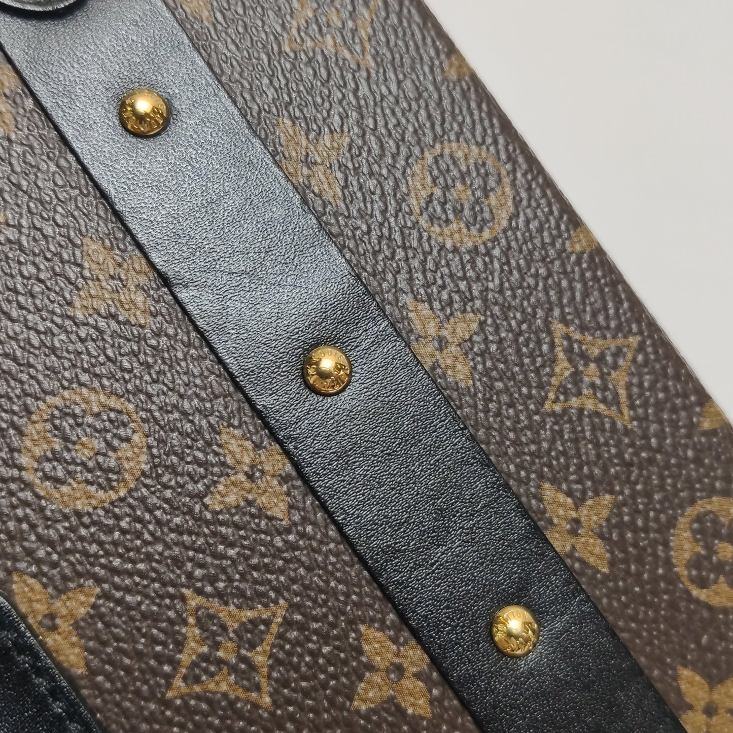 LOUIS VUITTON PETITE MALLE