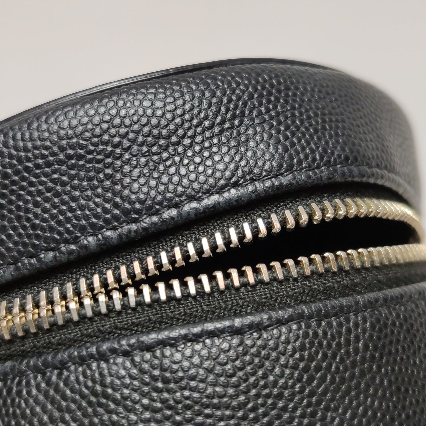 CHANEL ROUND BAG