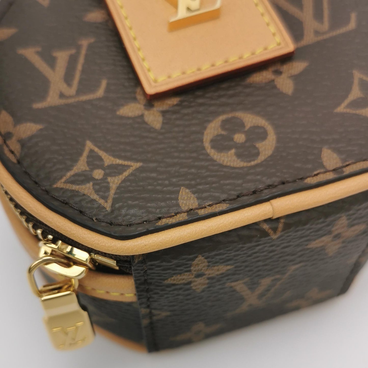 LOUIS VUITTON BOITE CHAPEAU