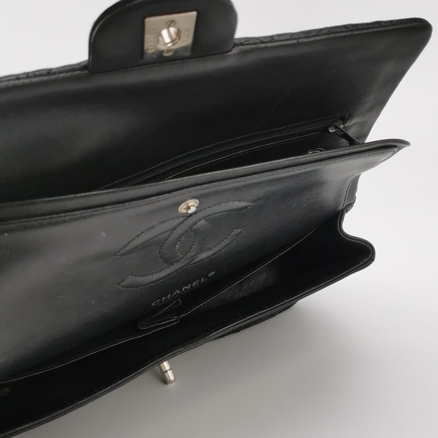 CHANEL CLASSIC FLAP BAG